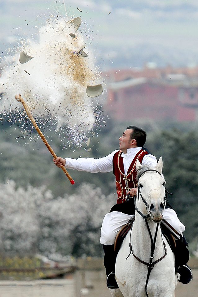 1ParigliasPhCarloSoro Tutto pronto per il grande Cranovali Sinniesu: sfilata di maschere e carri, Cranovali Mottu  Is Pariglias, Is Cerbus e mostra del Cranovali